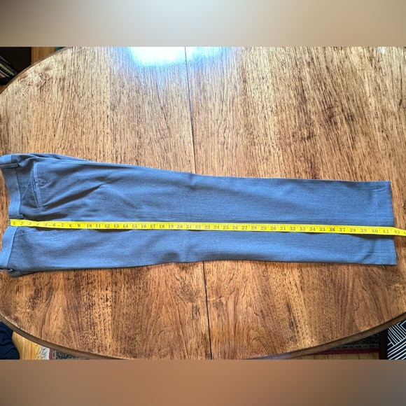 RW&CO 32” Grey dress pants with a herringbone style fabric - Picture 4 of 6